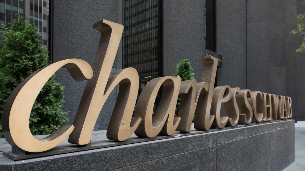 Charles Schwab to Launch Trading Crypto-Related ETF